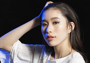 女性モデルのビューティー撮影作品 撮影:小原 聡太(東京拠点のフォトグラファー)