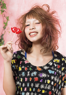 女性モデルのファッション撮影、ヘアサロン向けサロンスタイルの作品撮り 撮影:小原 聡太(東京拠点のフォトグラファー)